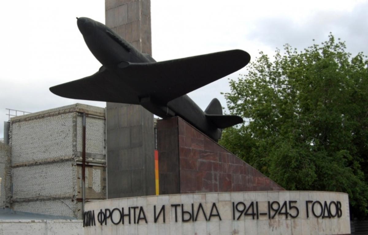 Мэрия Саратова: «Стела с самолетом Як-3 не является культурным объектом»
