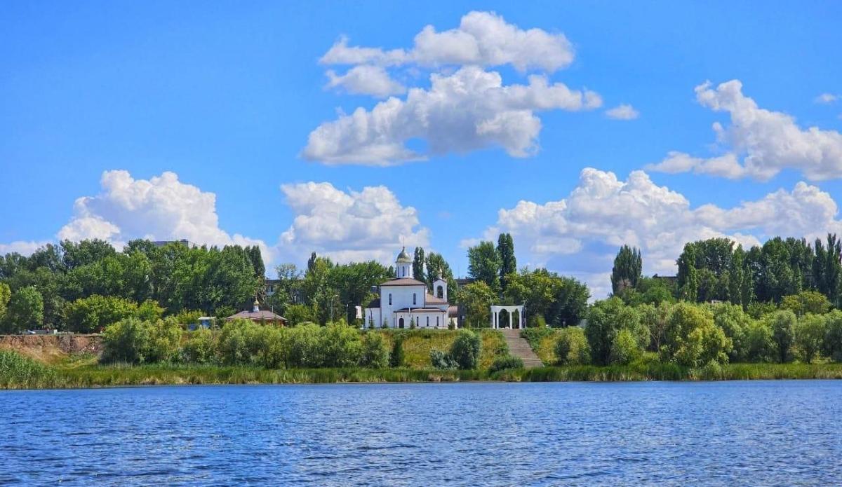 В Саратове рыбаки выловили гигантских рыбин весом до 25 кг