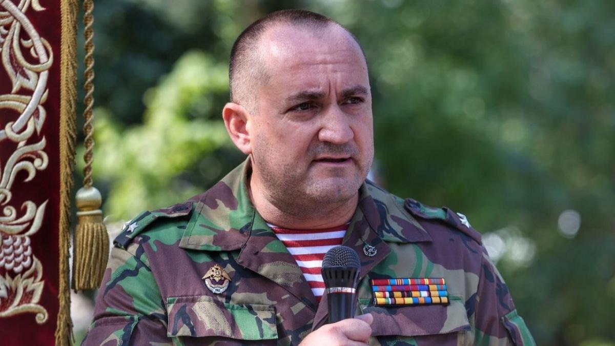 Калинин поздравил жителей Саратовской области с Днем строителя