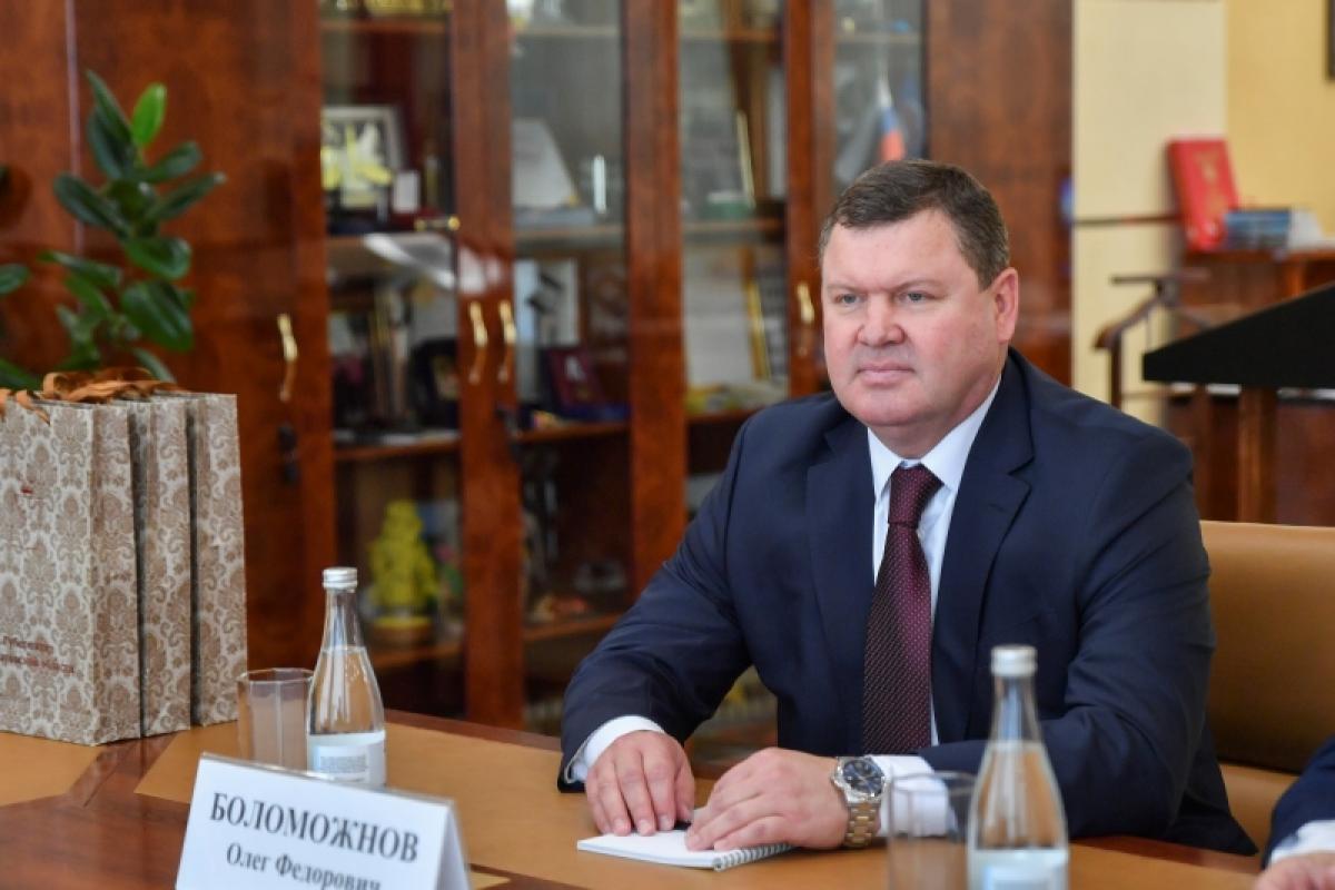 Новый начальник УФСБ Боломожнов посмотрел на губернатора Радаева