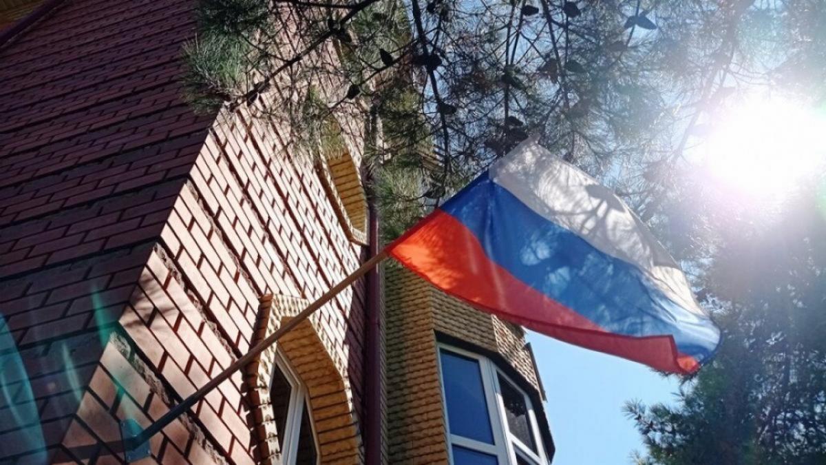 Вячеслав Калинин поздравил саратовцев с Днем Государственного флага РФ