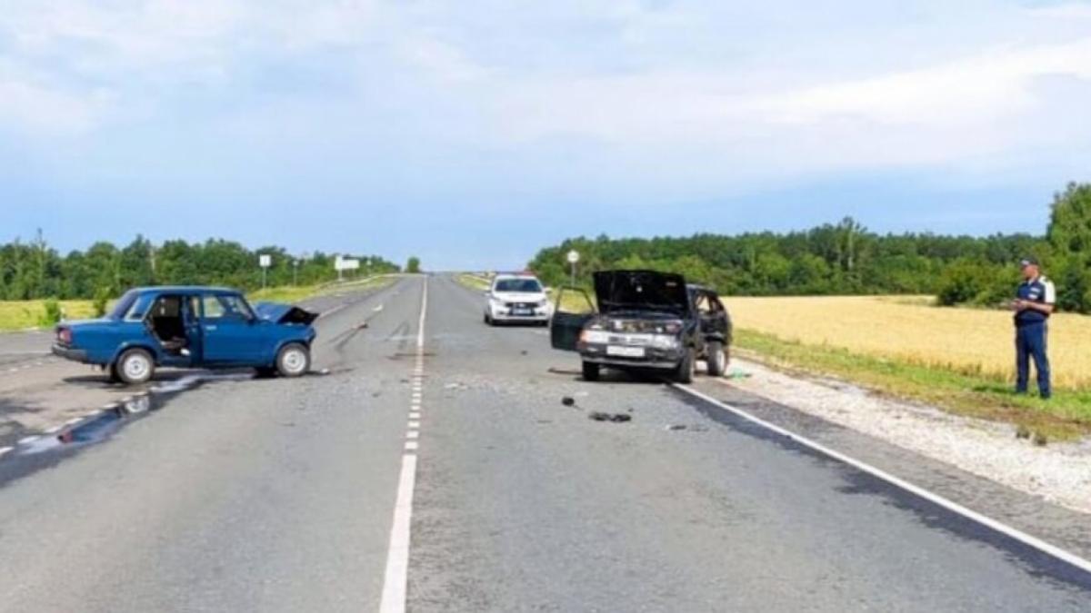 Под Саратовом в автокатастрофе с участием 85-летнего водителя пострадали четыре человека