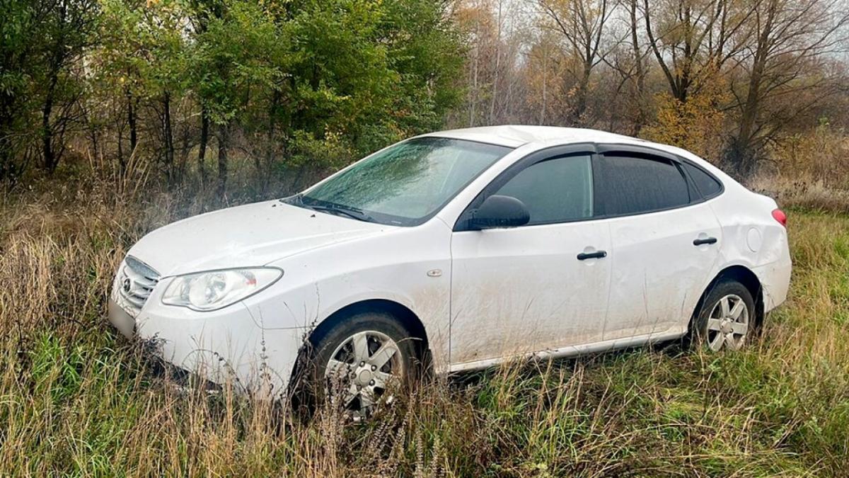 В Марксовском районе рецидивист угнал иномарку, но забуксовал в грязи и был задержан