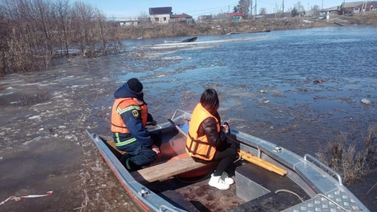 8 лодочных переправ работает в Саратовской области из-за паводка