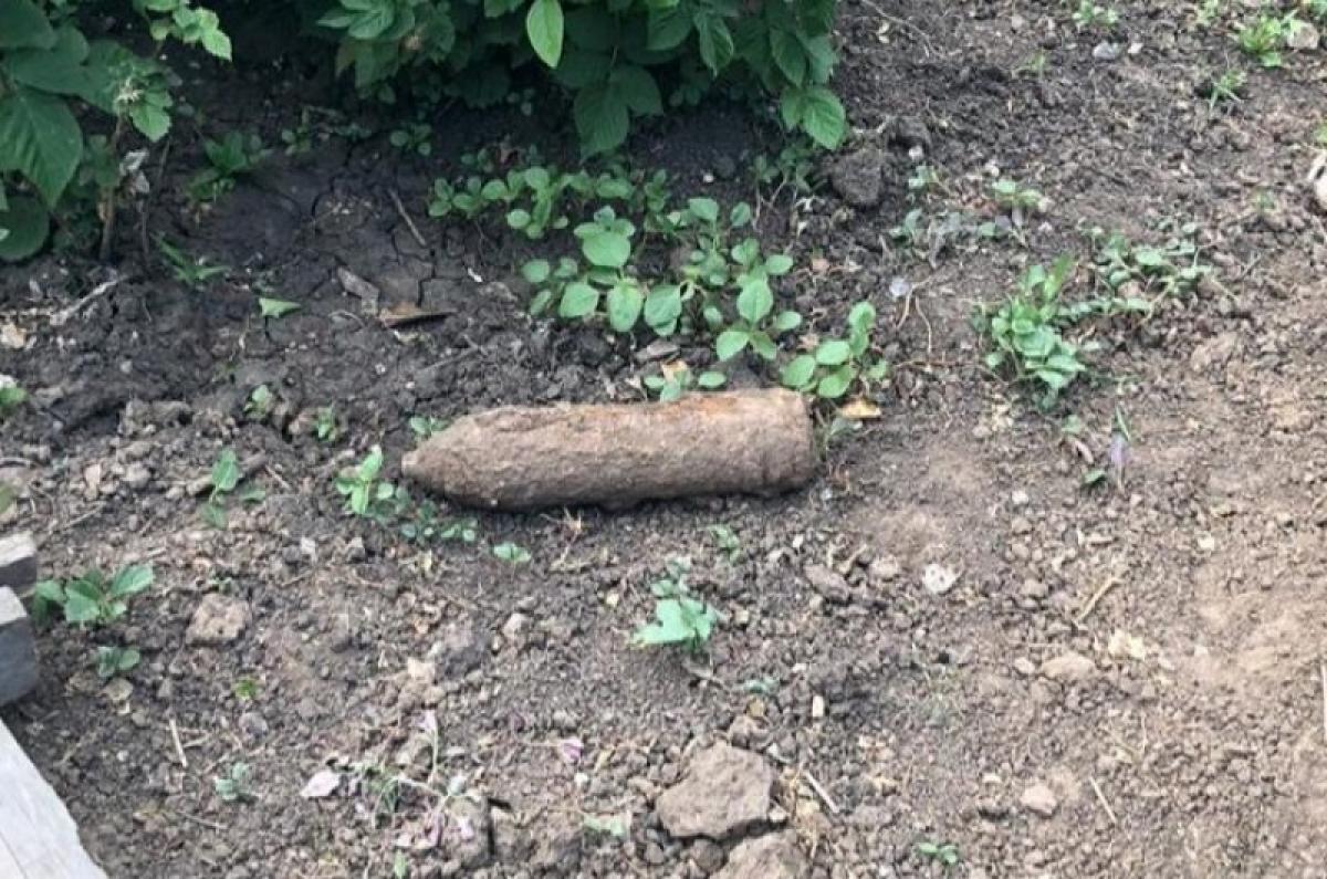В Саратовской области саперы забрали с собой обнаруженный строителями ржавый снаряд