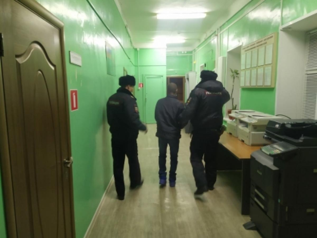 Житель Саратовской области зарезал младшего брата и сдался полиции