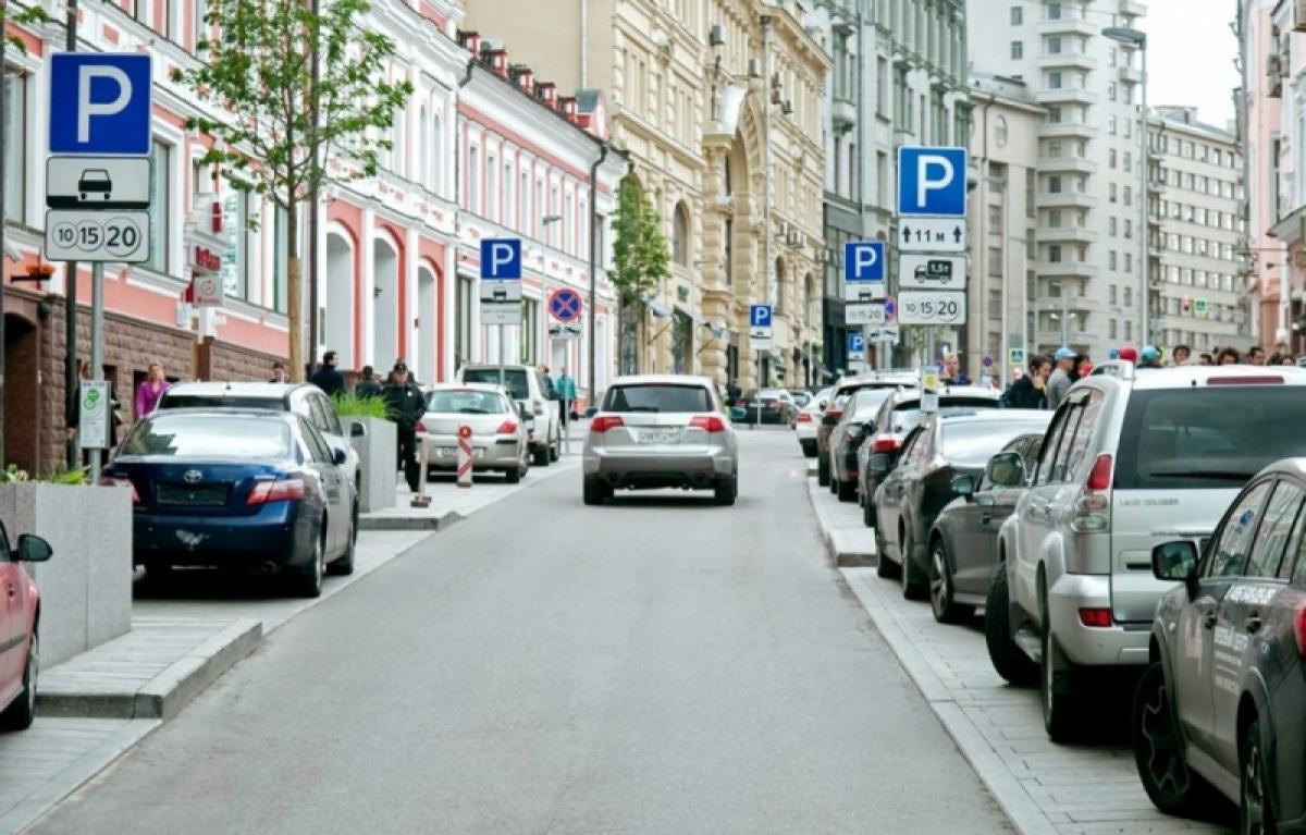 Александр Степанов: не надо бояться вводить платные парковки по примеру Москвы