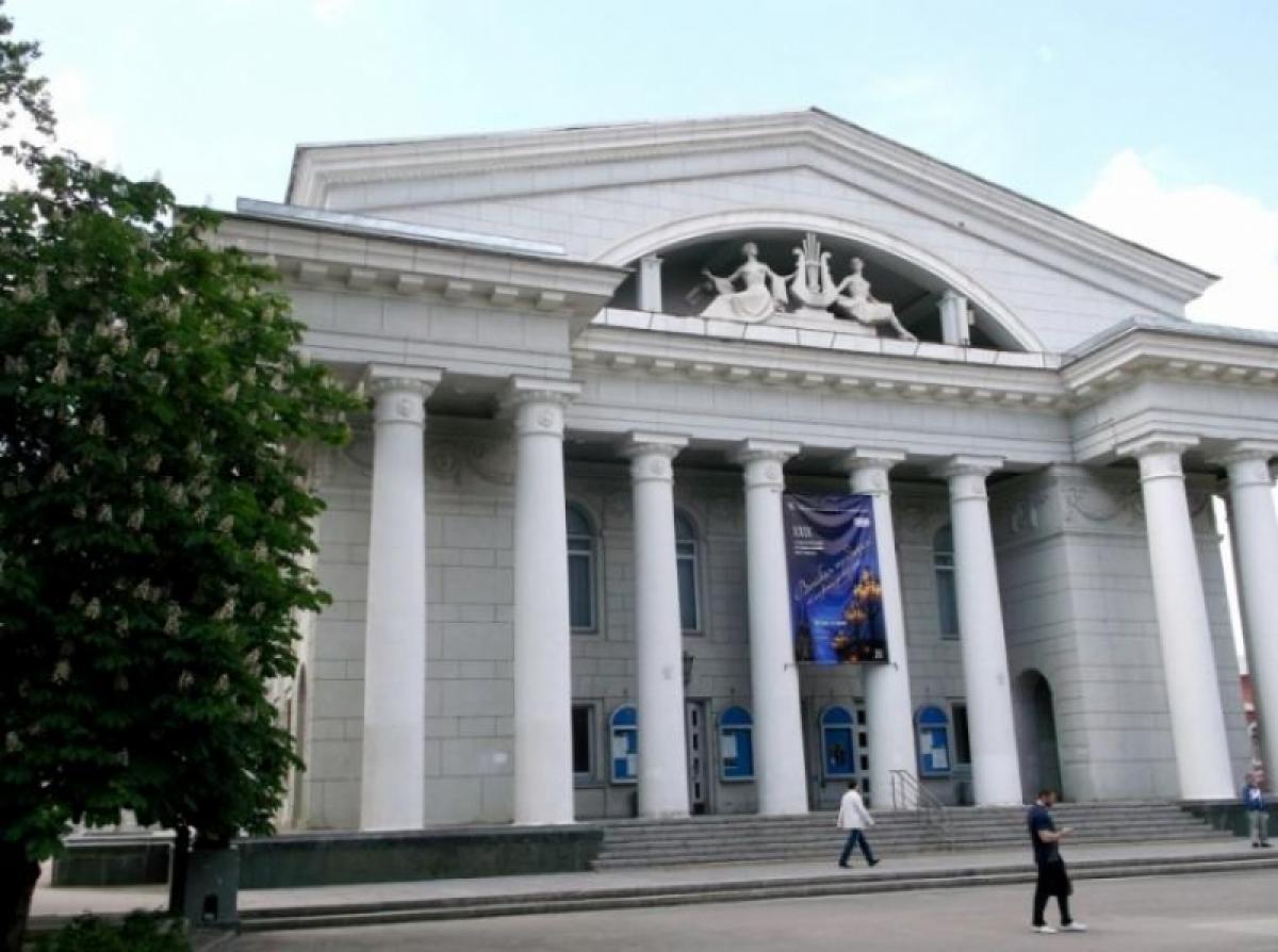 Коронавирус: в Саратовской области приостановлена деятельность театров, библиотеки закрыты для посещений