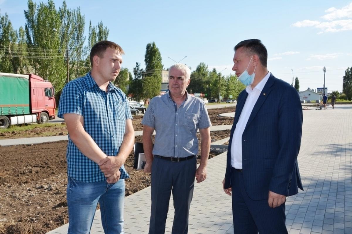 Власти Энгельса анонсировали открытие двух прогулочных зон с композициями
