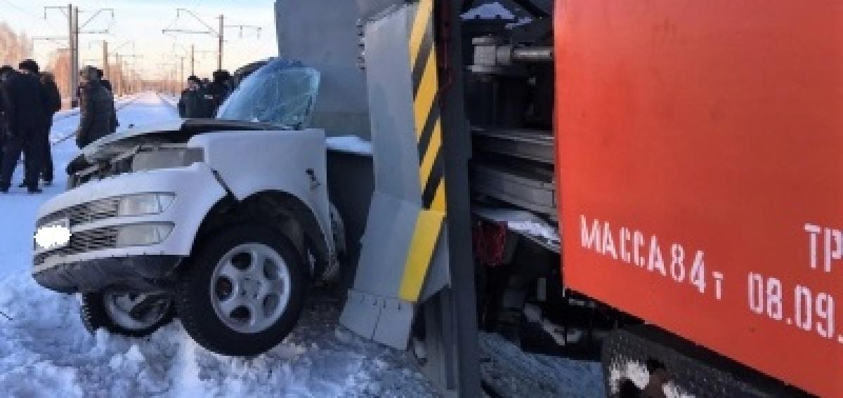 Трое школьников погибли в ДТП со снегоуборочным поездом: учительница везла детей домой после уроков