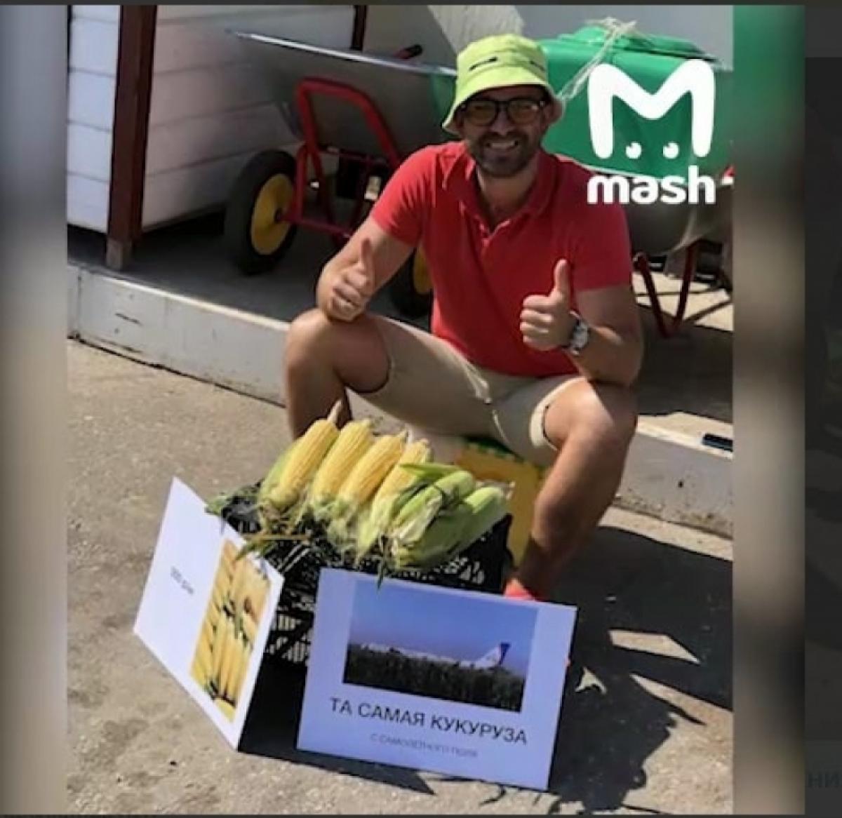 Саратовец продаёт кукурузу с места вынужденной посадки A321 в Подмосковье! 