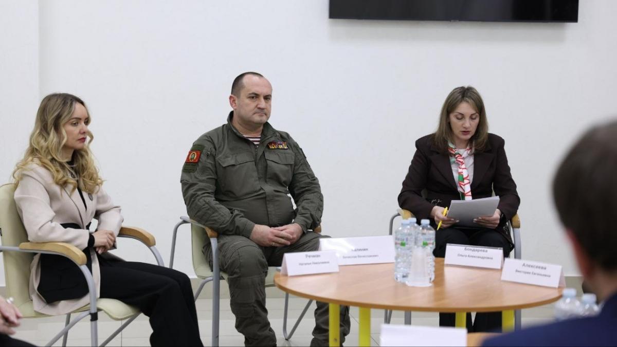 Саратовский депутат Вячеслав Калинин провел круглый стол «Мамы говорят»