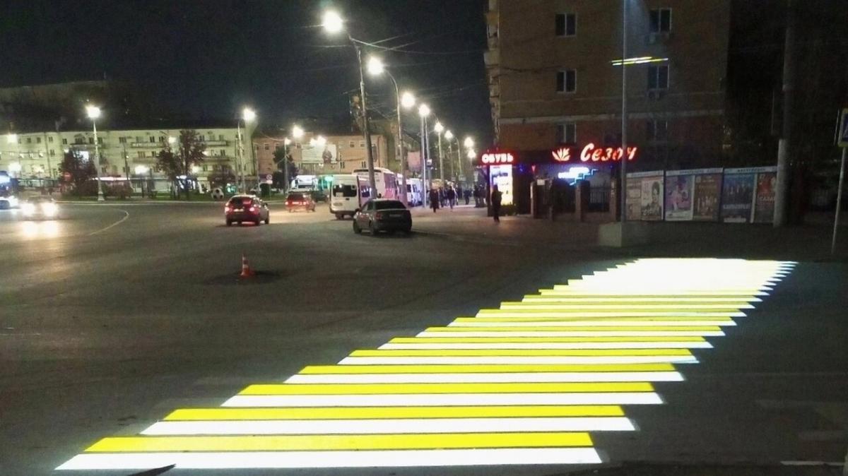 Саратовцы оценили пешеходный переход с подсветкой на Большой Казачьей