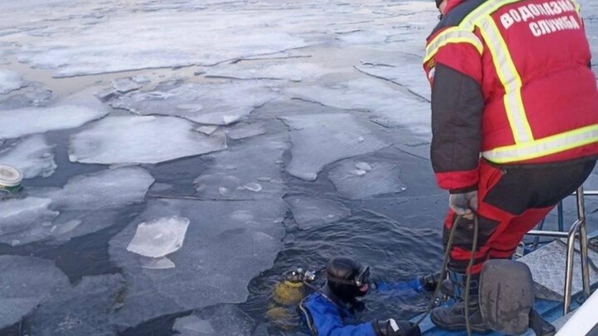 Два саратовских рыбака провалились под лед Волги и утонули