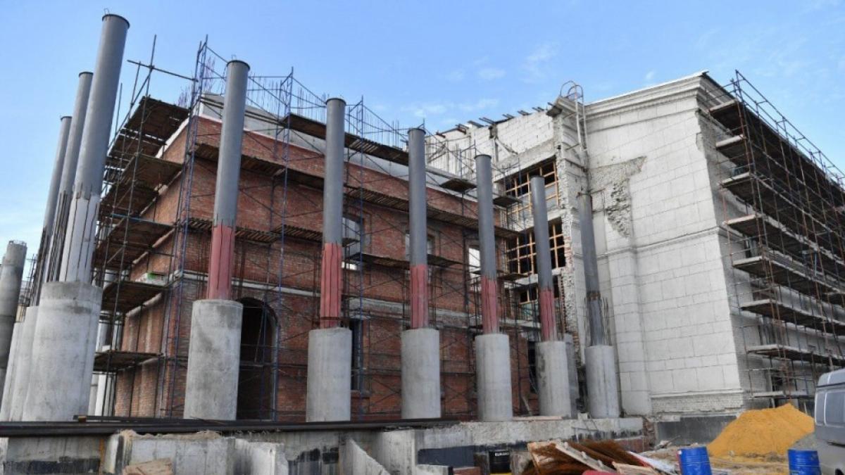 Бусаргин: на генподрядчика театра оперы и балета поданы иски в суд