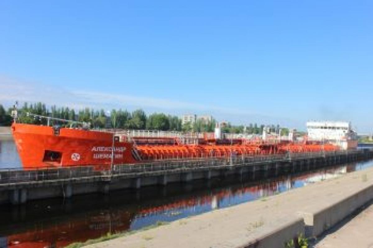 В Саратовской области танкер врезался в причал: обвинен старпом