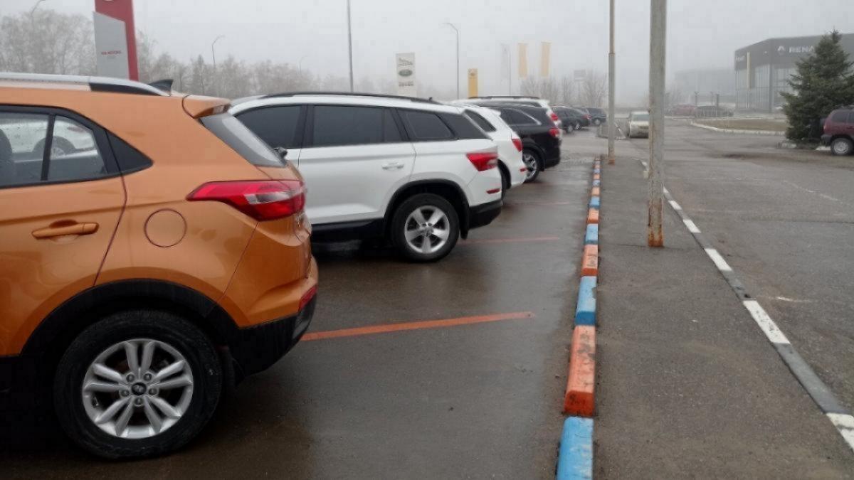 Министр Петаев подписал приказ о платных парковках в Саратове