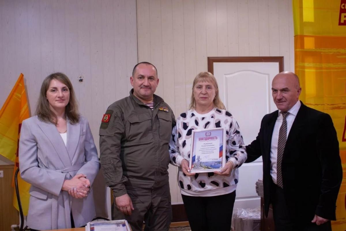 Депутат Калинин отметил благодарностями активистов Балашовского района