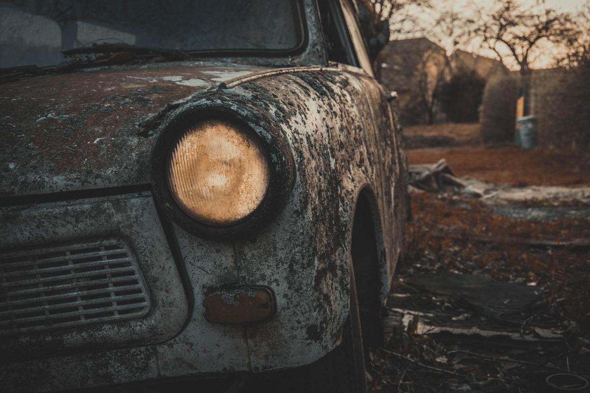 Очевидцы заметили труп молодой женщины на водительском кресле в сгоревшей «Мазде»