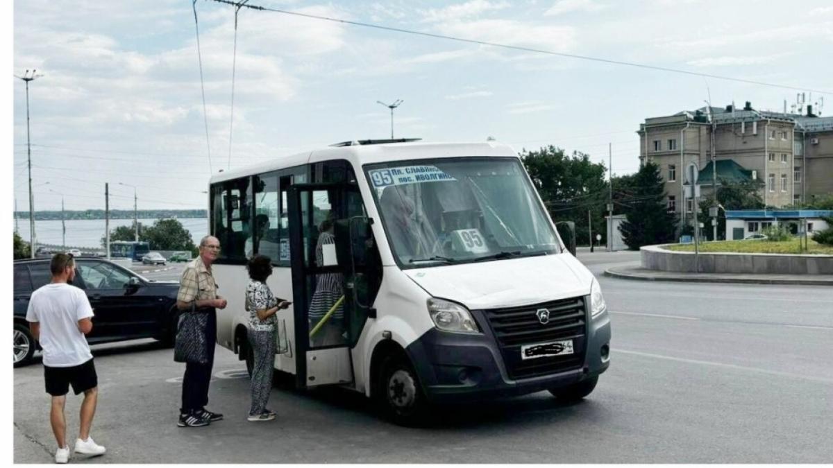 В Саратове отмечен недовыпуск автобусов на популярном маршруте