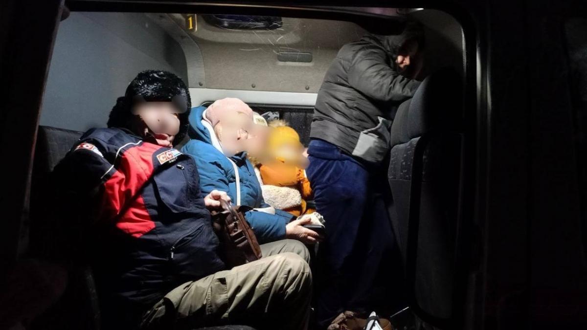 Облспас: 6 взрослых и трое детей эвакуированы из застрявшего авто под Саратовом