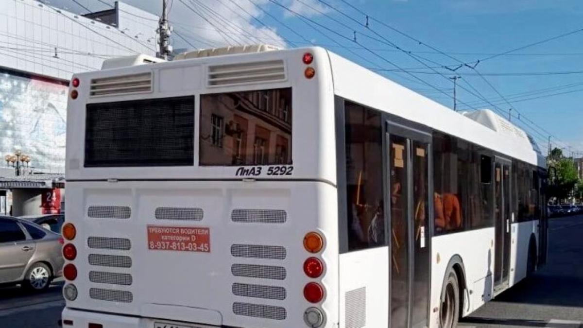 В Балаково накажут водителя автобуса за лежание на остановке при пассажирах