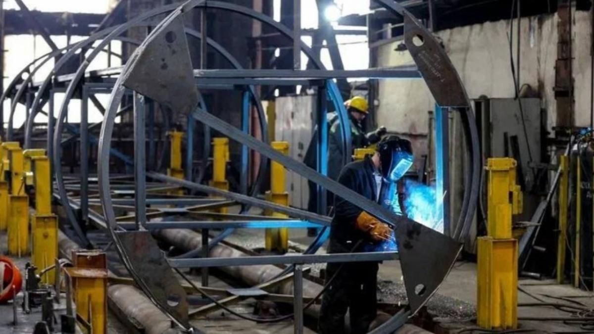 Саратовский завод РМК изготовил гигантский резервуар для нефти