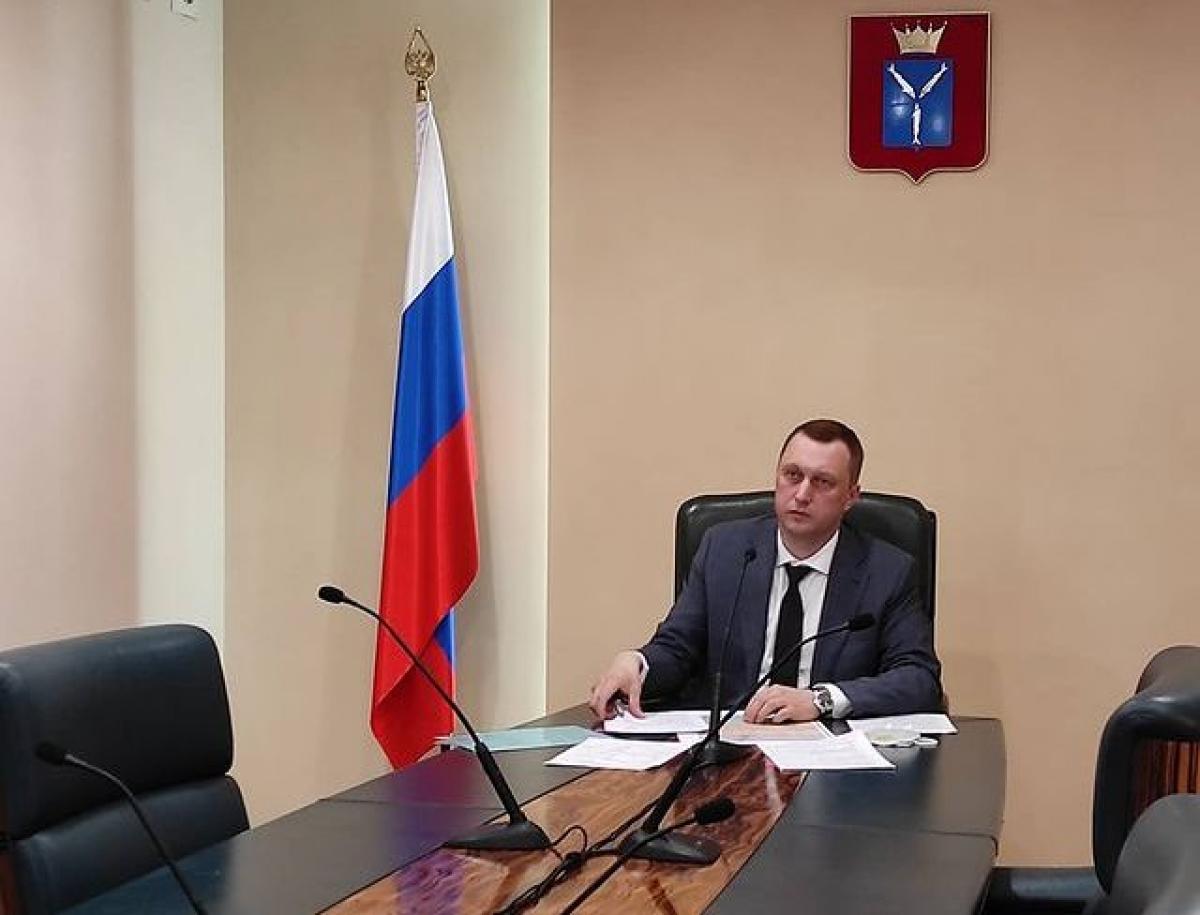 Бусаргин напомнил непривитым чиновникам об отстранении от работы после 15 декабря