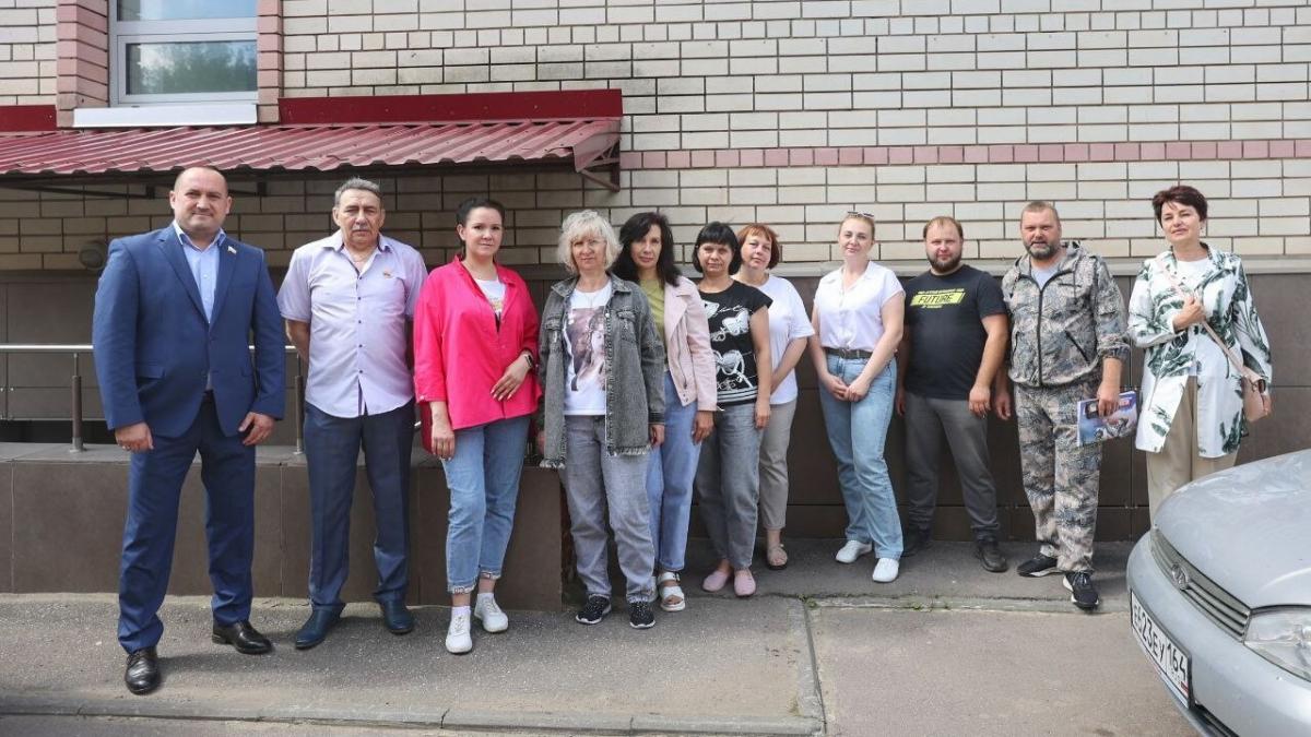 Депутат Калинин поддержал помогающих участникам СВО ртищевских волонтеров