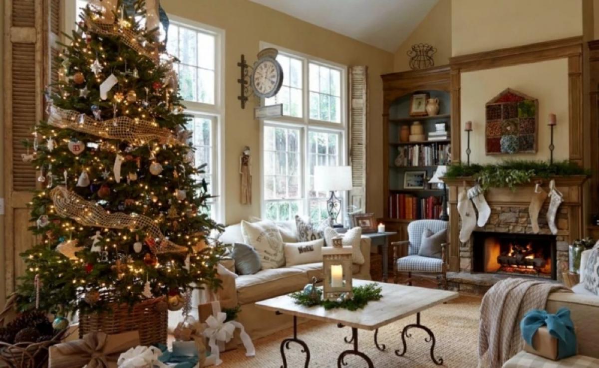 Новый год дома: в регионах ограничивают новогодние мероприятия