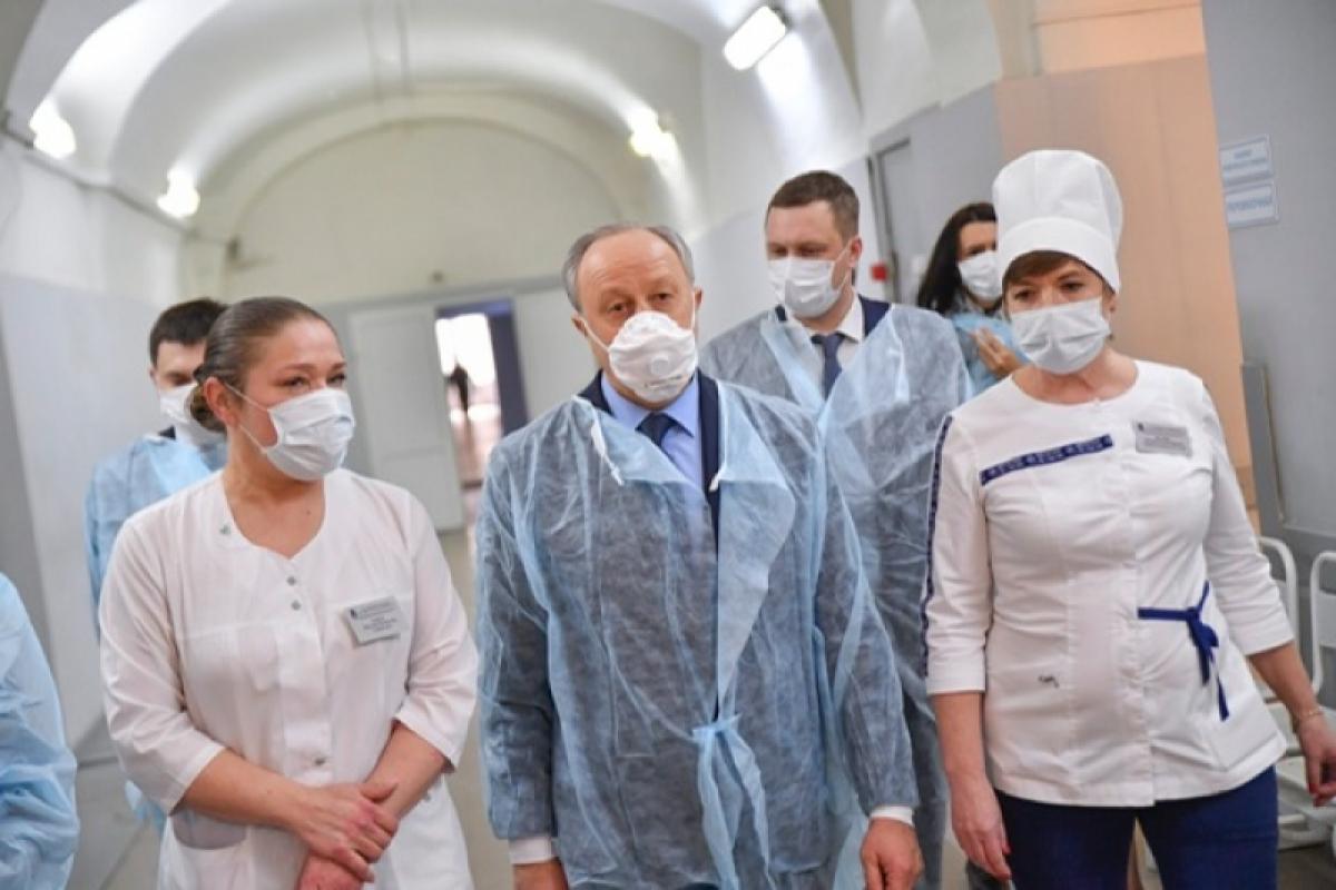 Саратовским врачам добавят от 3 до 10 тысяч рублей за борьбу с коронавирусом