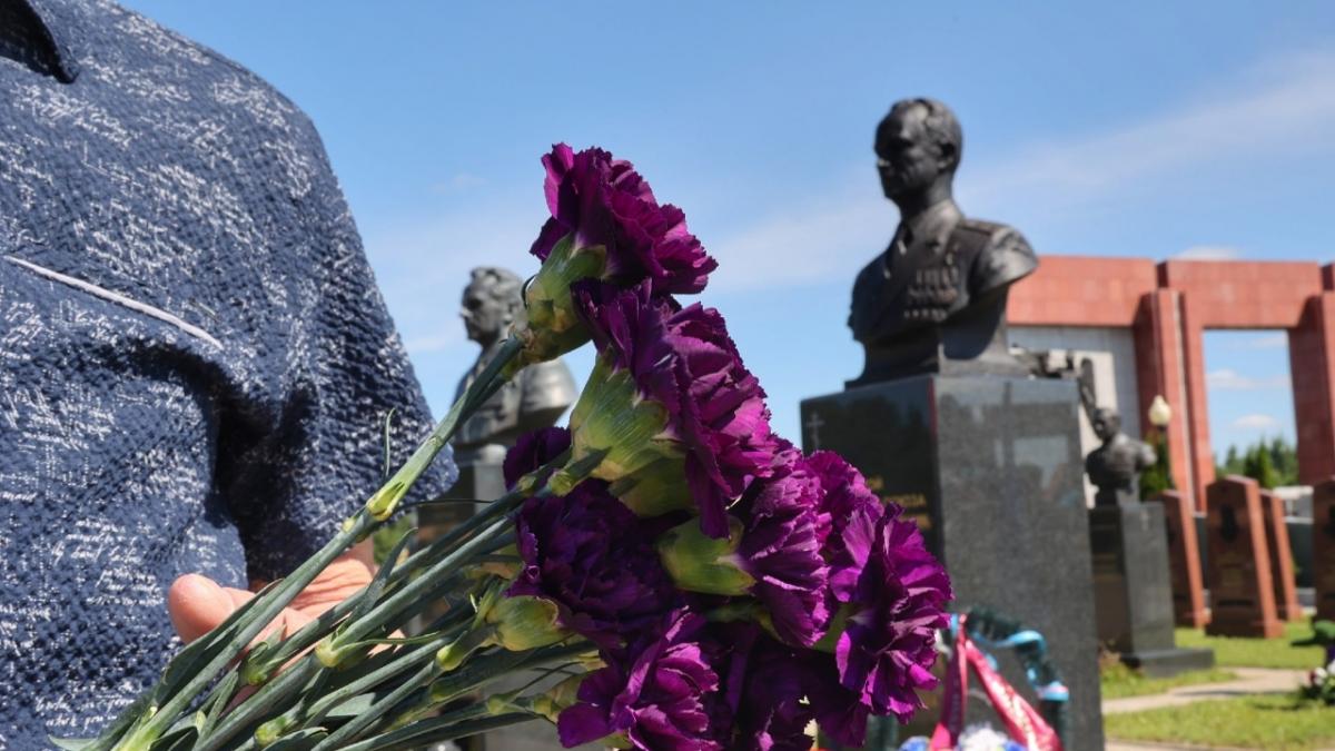 В День ВДВ Калинин с братьями-ветеранами почтил память легендарных командиров