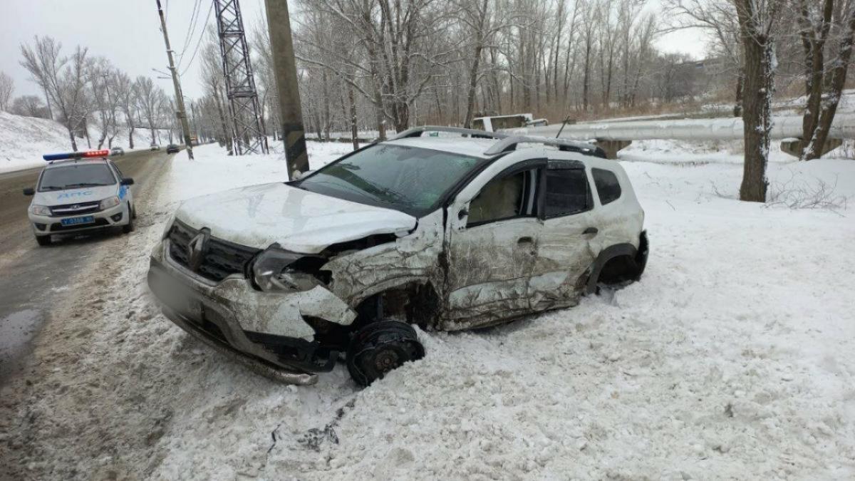 В аварии под Саратовом в метель пострадали парень и девушка