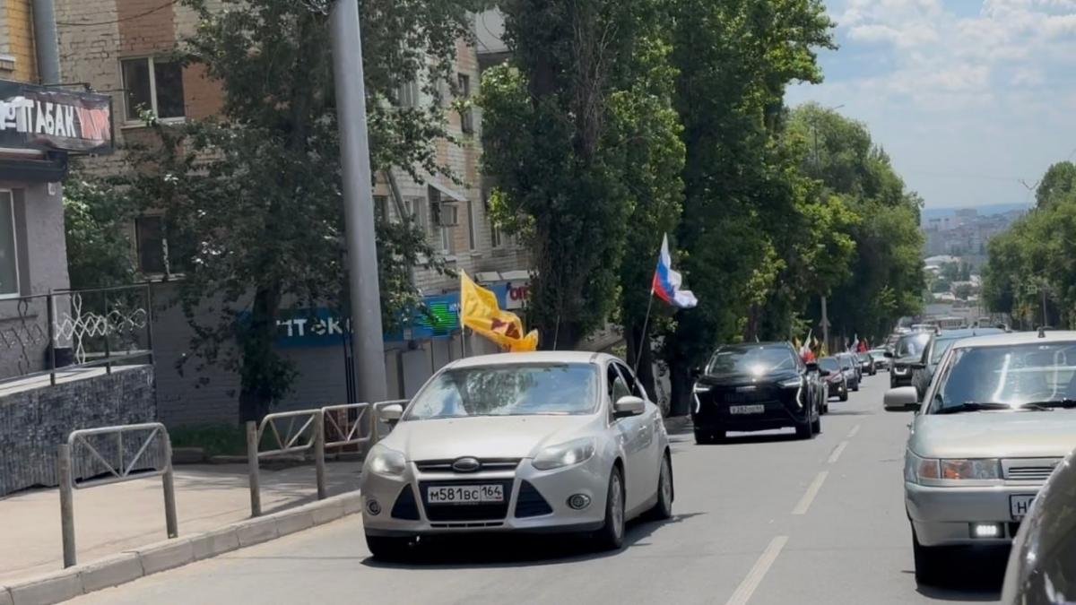 Калинин: в Саратове справедливороссы провели автопробег ко Дню России