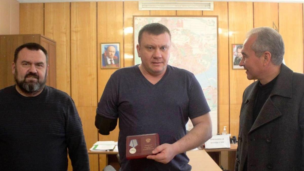 Саратовцу Дмитрию Лыгину за подвиг в СВО вручили медаль «За отвагу»