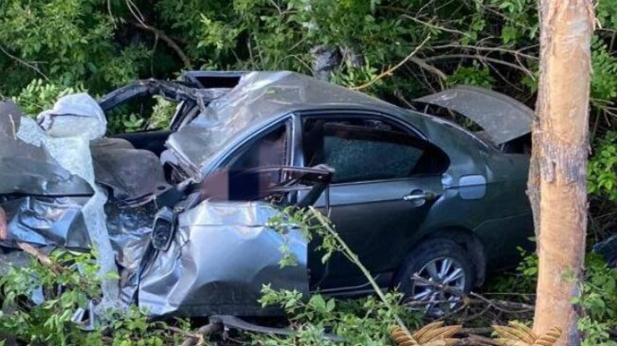 Саратовец на китайском авто протаранил дерево и попал в больницу