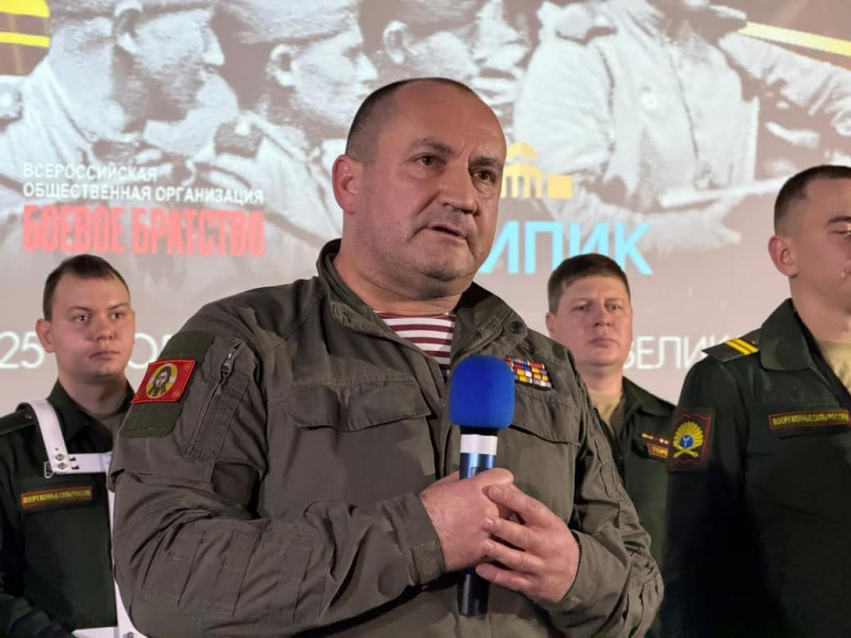 Вячеслав Калинин наградил военные учебные заведения Саратова