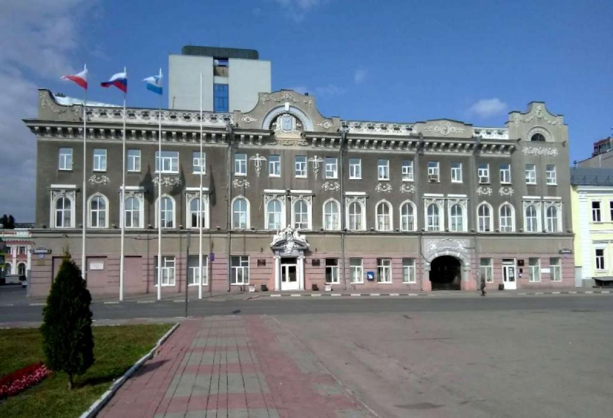Комитет по ЖКХ администрации Саратова заставляет управляющую компанию ремонтировать фасады домов