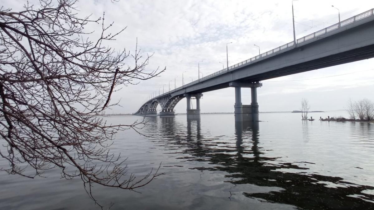 Министр Костин: 45-летний мужчина упал с моста Саратов – Энгельс и утонул