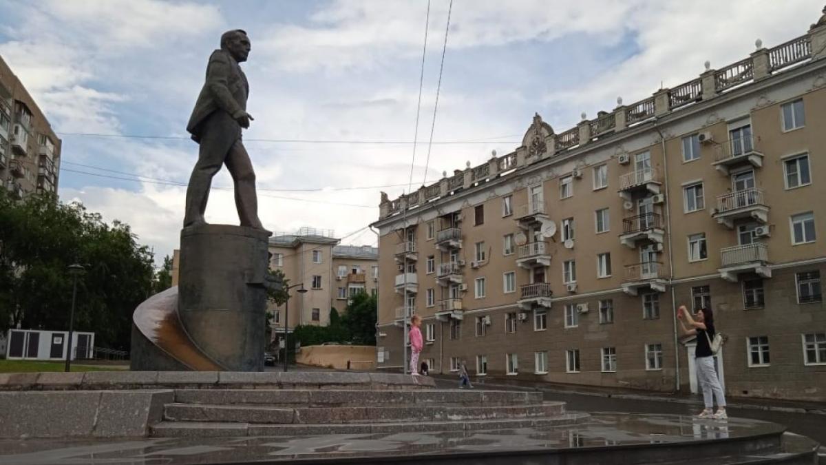 В Саратове представили книгу о Гагарине «Хроники космической гавани»