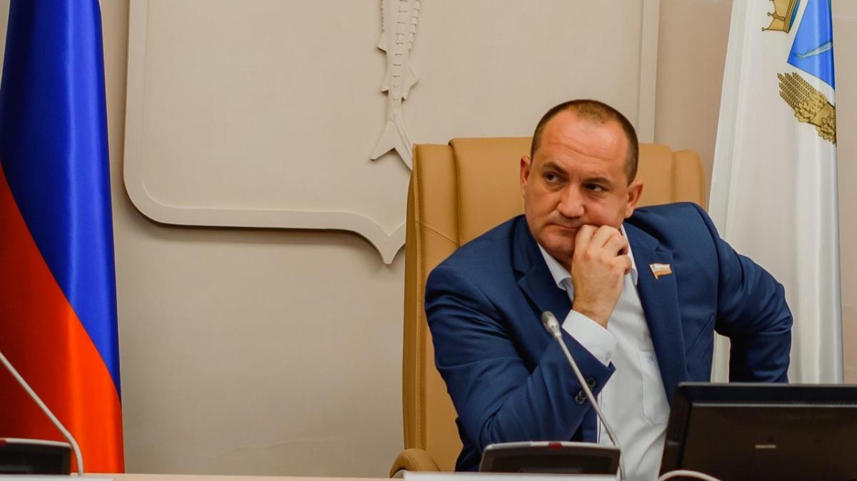 Калинин призвал повышать зарплаты врачей и учителей на средства от внедрения ИИ