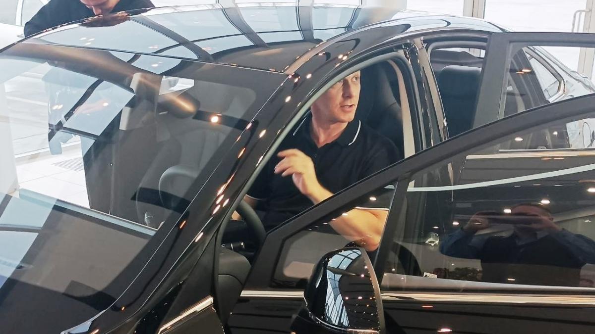 Лишившийся на СВО ног саратовец получил авто с ручным управлением