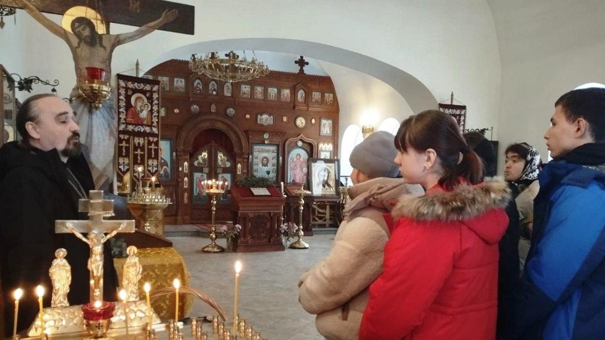 Учащиеся саратовского СКИПО для инвалидов и лиц с ОВЗ побывали в храме