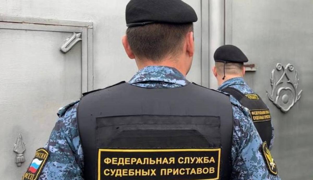 Приставы на 45 суток закрыли саратовское кафе с поваром-мигрантом 