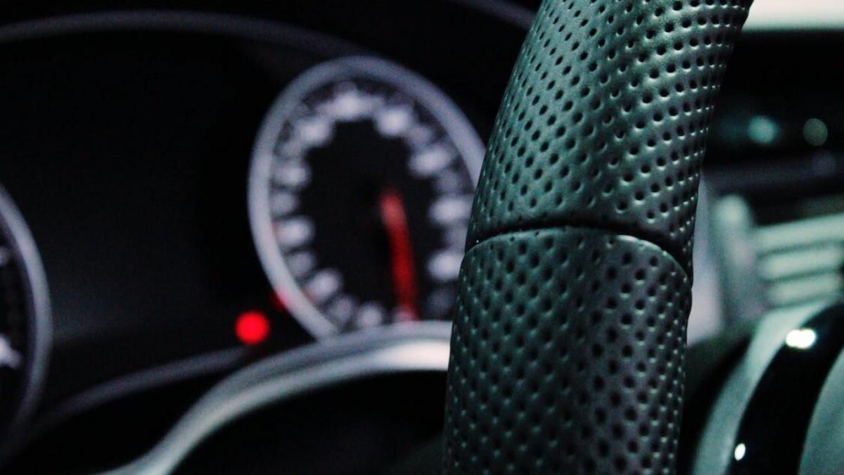 У саратовчанки арестовали «Порше» за неоплаченные штрафы ГИБДД