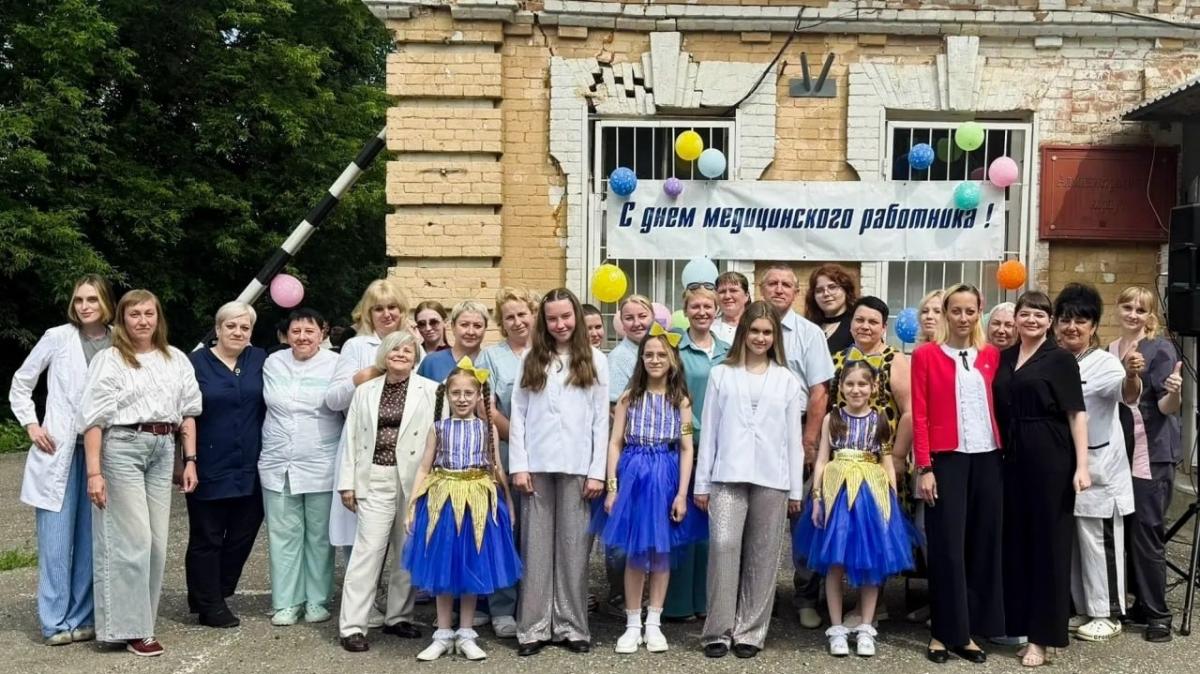Калинин: справедливороссы поздравили медработников с профессиональным праздником