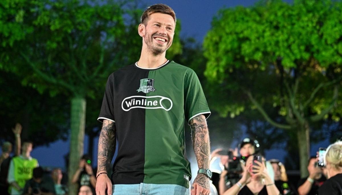 Саратовский футболист Смолов впервые стал чемпионом России