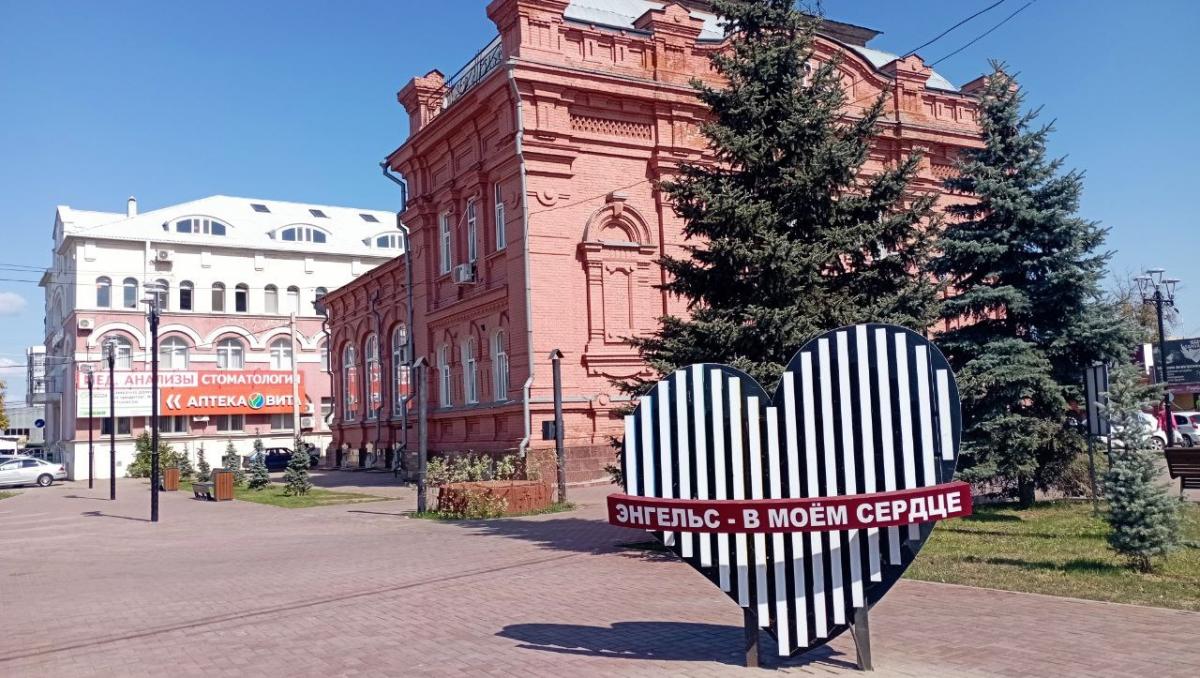 На Саратов и Энгельс обрушился ураган с сильным дождем 
