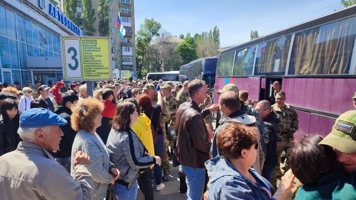 Сто мобилизованных саратовцев вернулись из отпуска в зону СВО