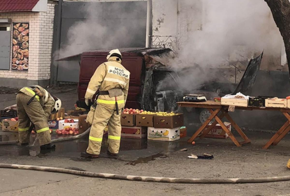 ЧП под музыку в Вольске: машина полыхала, гармонист продолжал играть